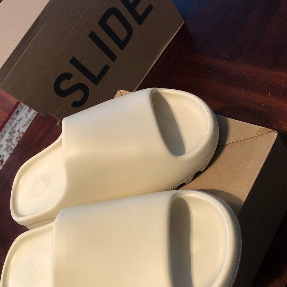 Yeezy slide bone size 9